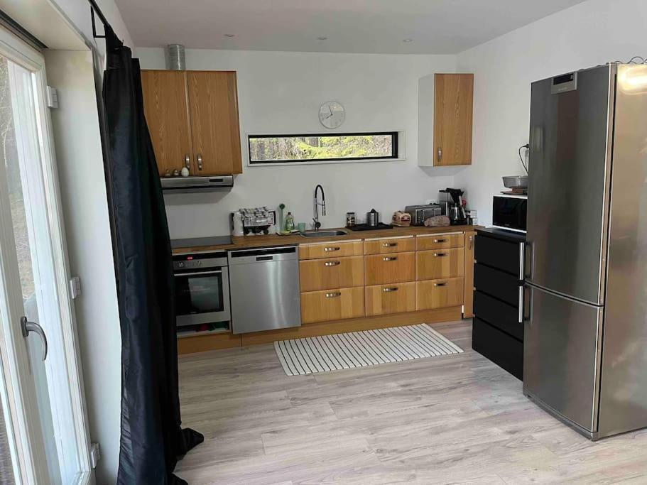 Gaeststuga 100m Fran Sjoen Holiday home