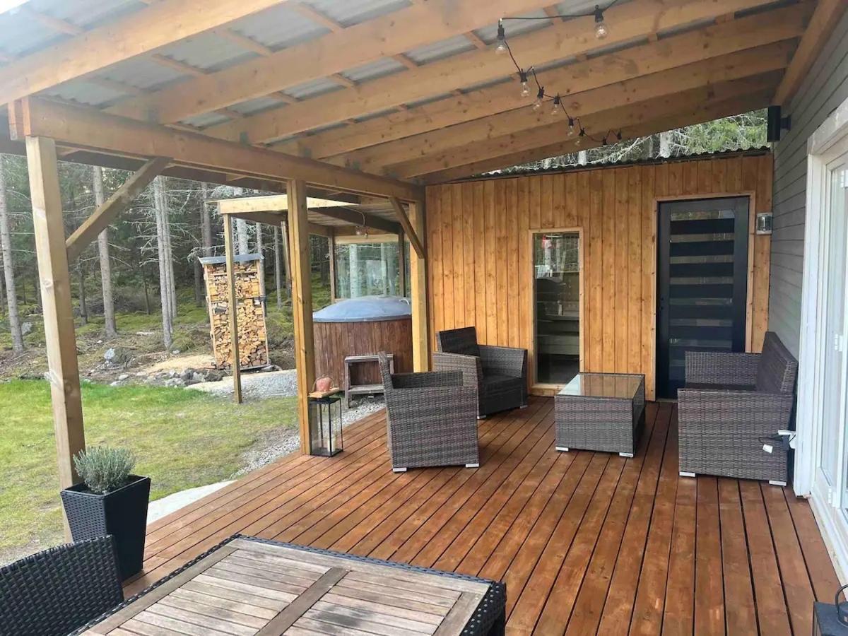 Gaeststuga 100m Fran Sjoen Holiday home *